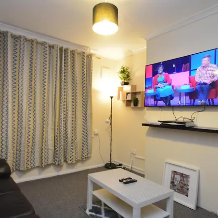 Beautiful Two Bedroom Apt Near London O2 Arena